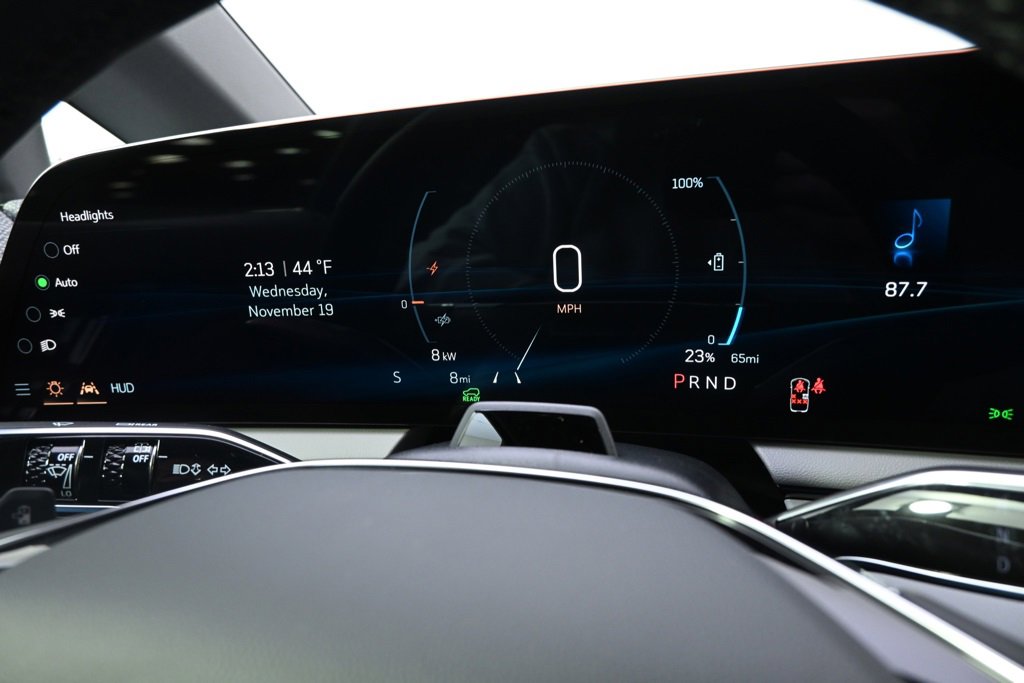 New 2026 Cadillac Optiq Sport 2 image 25