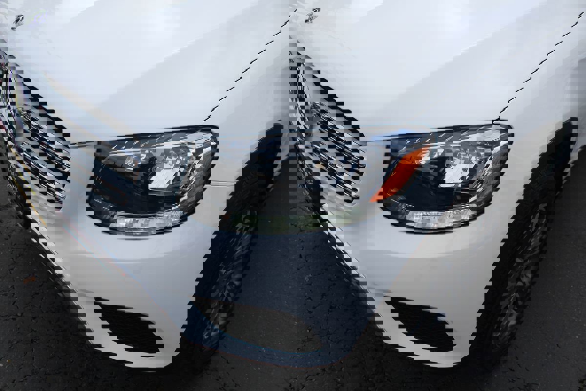 Used 2019 Mercedes-Benz GLC 300 w/ Premium Package image 10