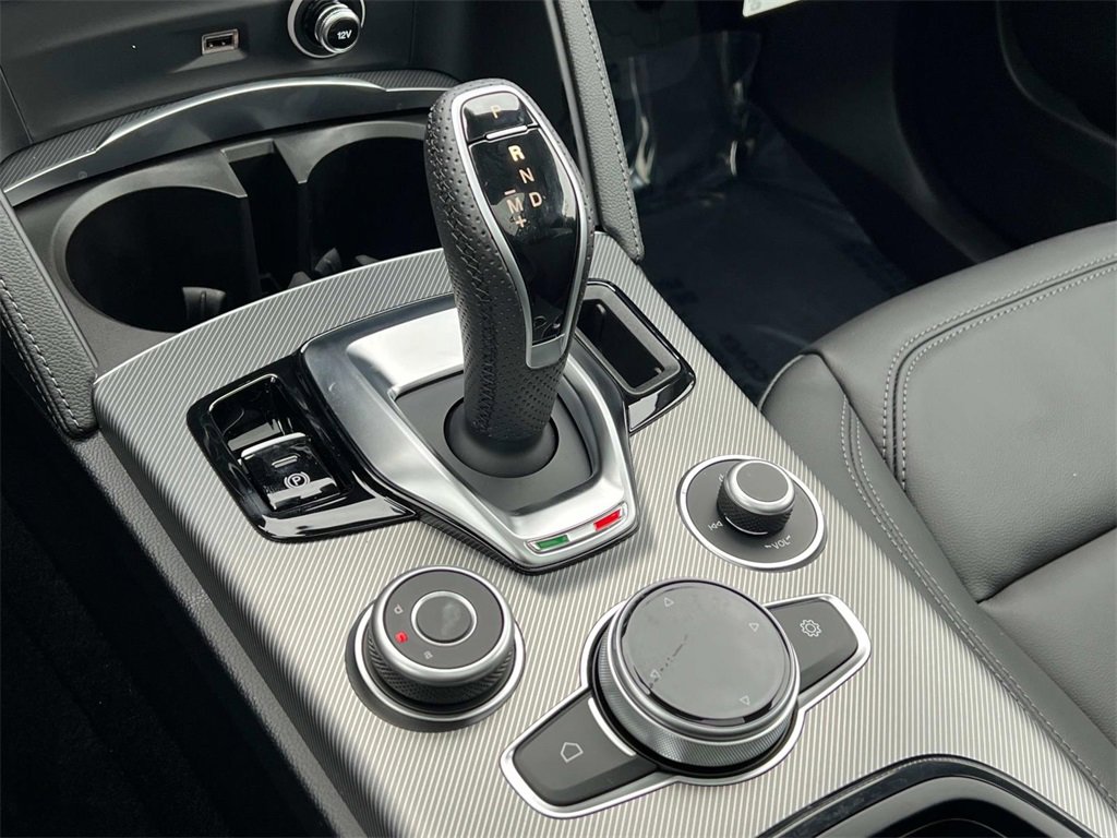 New 2025 Alfa Romeo Stelvio Sprint image 22