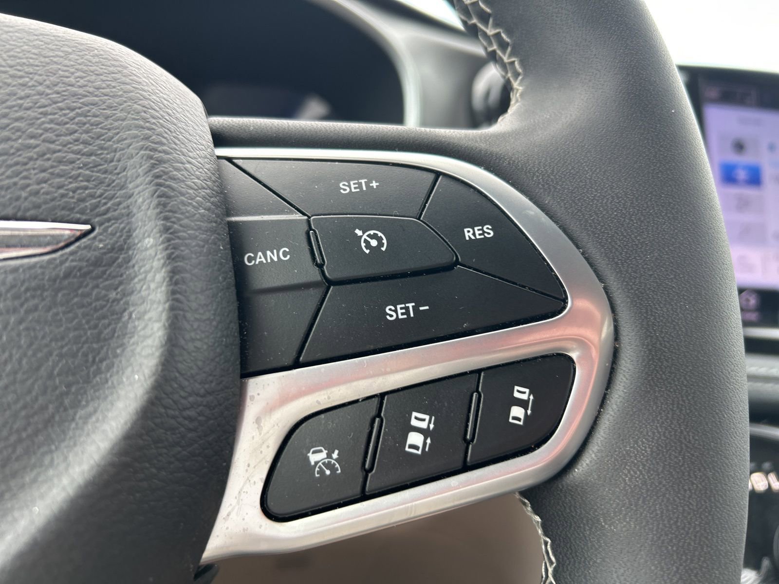 Certified 2023 Chrysler Pacifica Touring-L AWD/4WD image 16