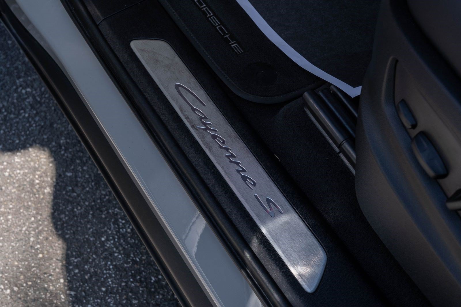 Certified 2025 Porsche Cayenne S w/ Premium Package Plus AWD/4WD image 23