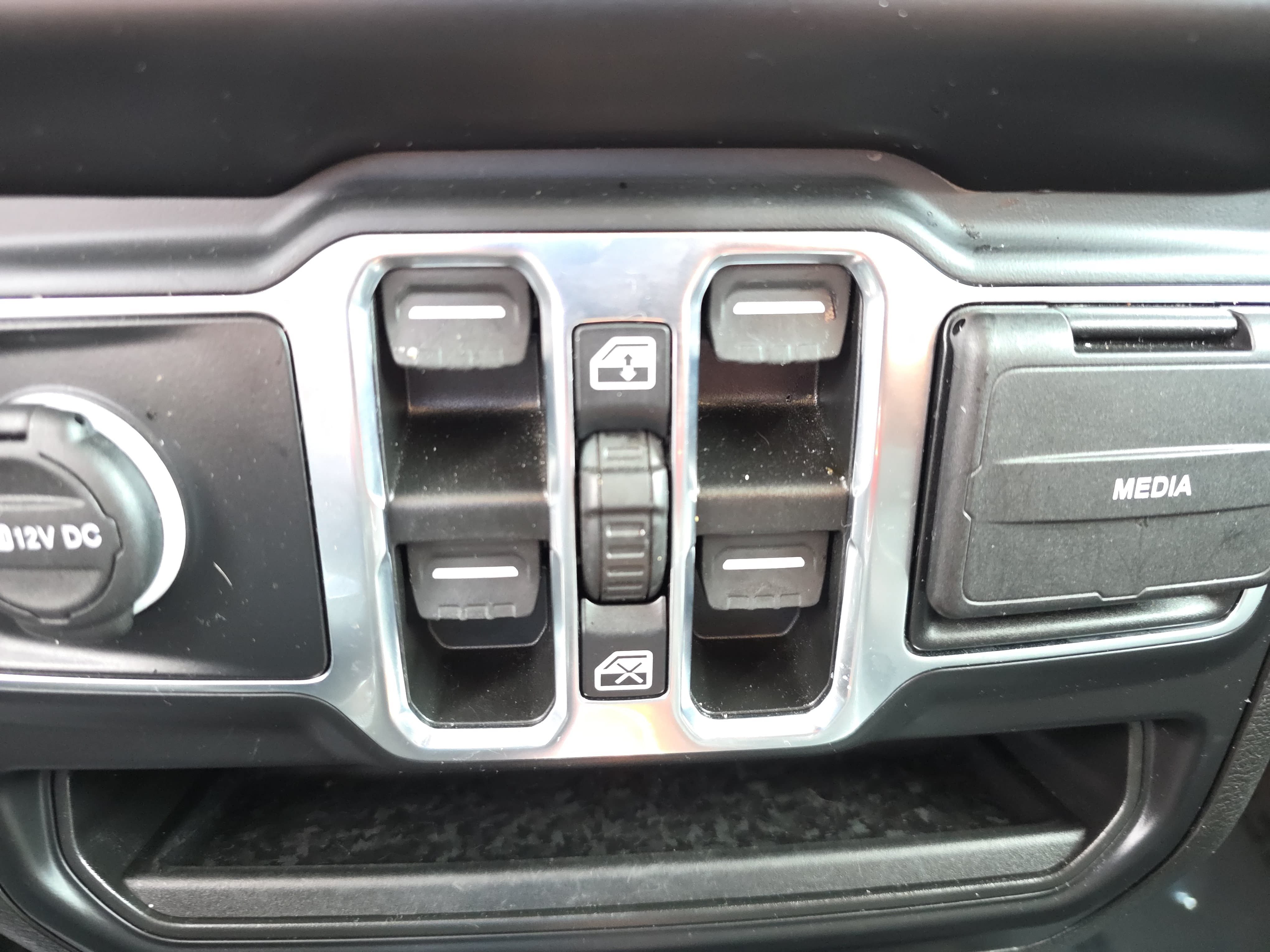 Certified 2022 Jeep Gladiator Overland w/ Popular Equipment Package AWD/4WD image 25