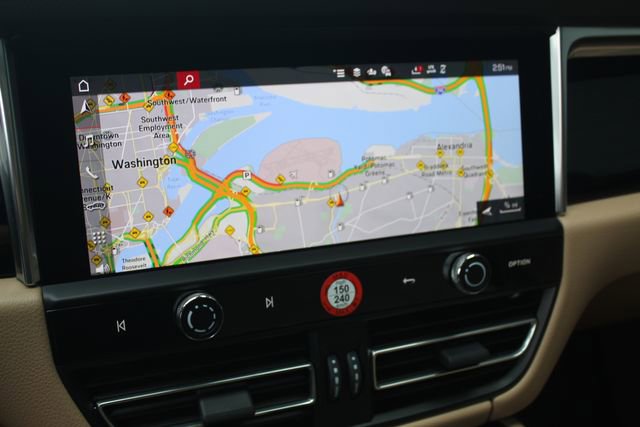 Certified 2025 Porsche Macan image 21