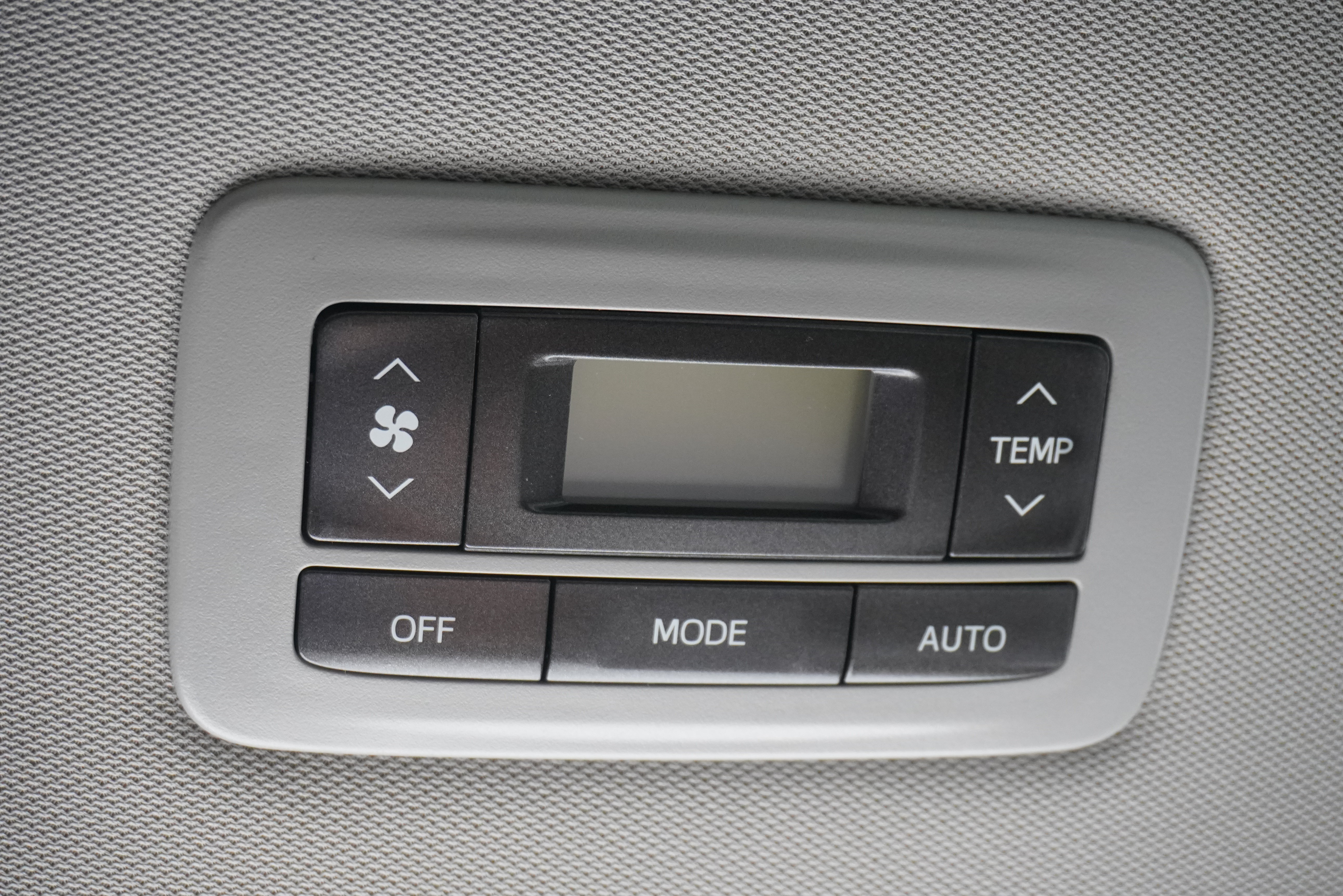 Used 2020 Toyota Sienna XLE w/ XLE Navigation Package FWD image 14