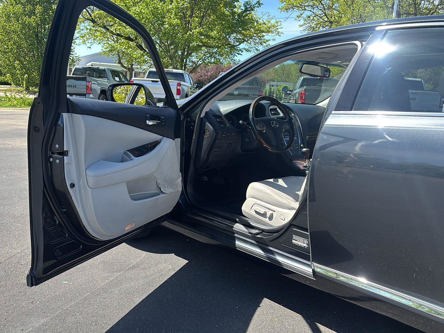 Used 2011 Lexus ES 350 FWD image 2