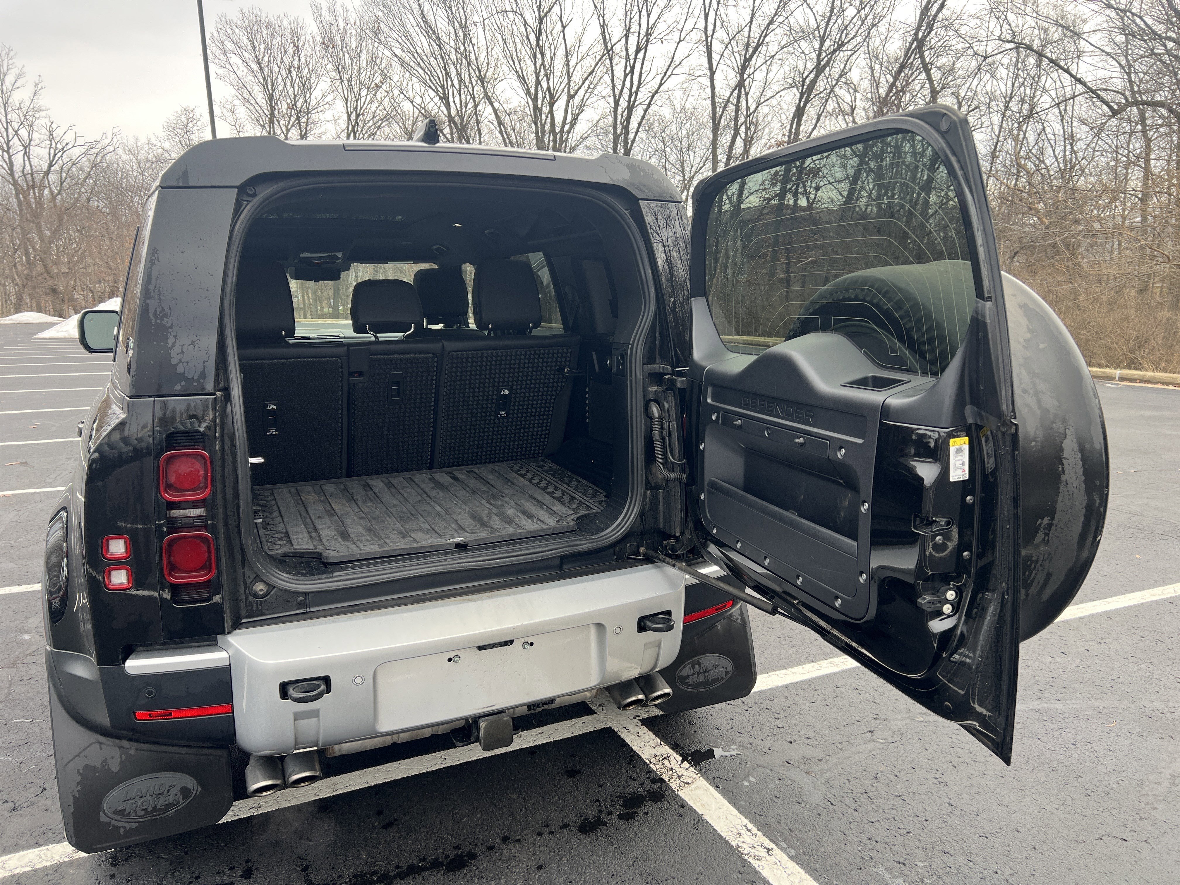 Certified 2024 Land Rover Defender 110 SE image 12