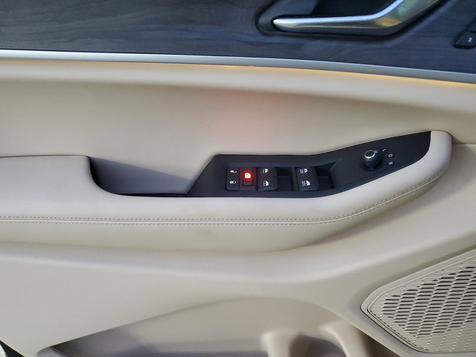 New 2025 Jeep Grand Cherokee Limited w/ Luxury Tech Group II image 17