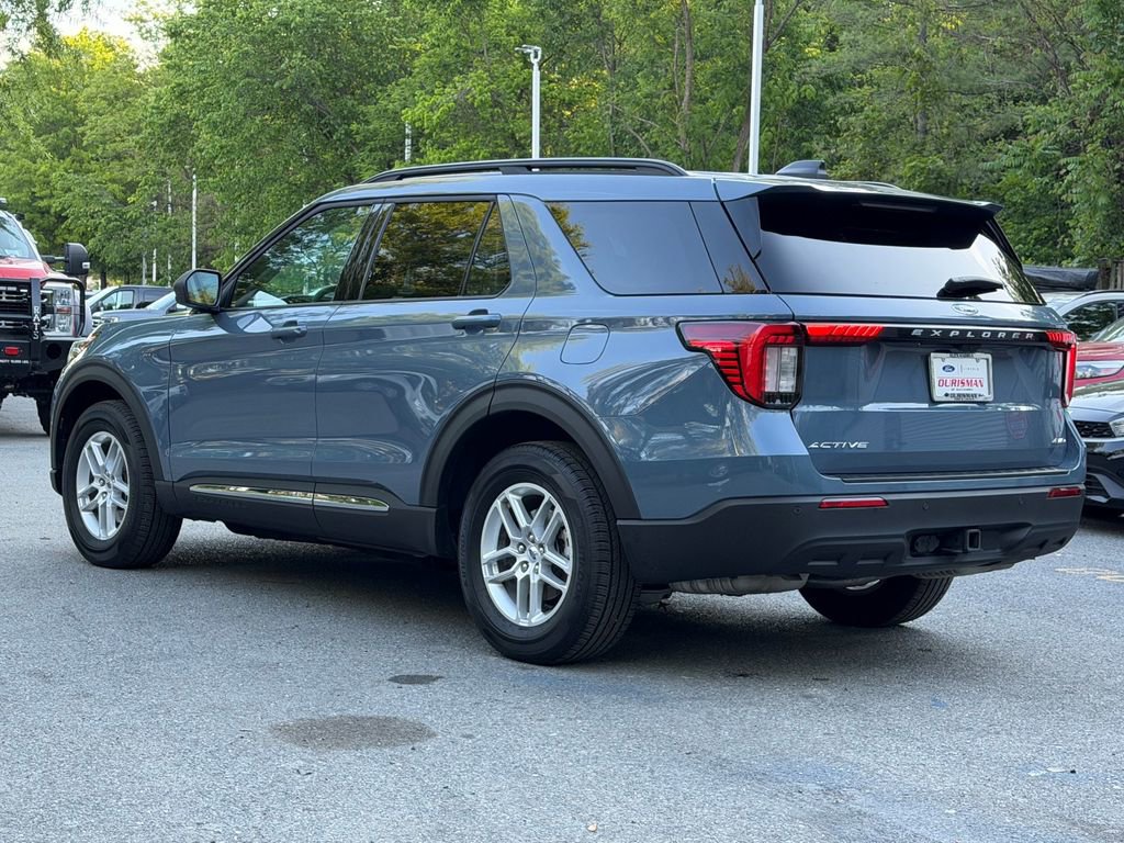 Used 2025 Ford Explorer Active AWD/4WD image 5