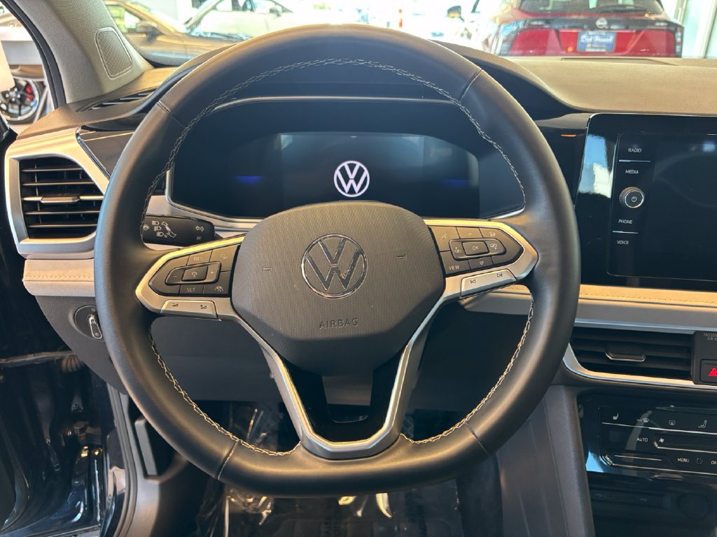 Used 2025 Volkswagen Taos SE AWD/4WD image 18