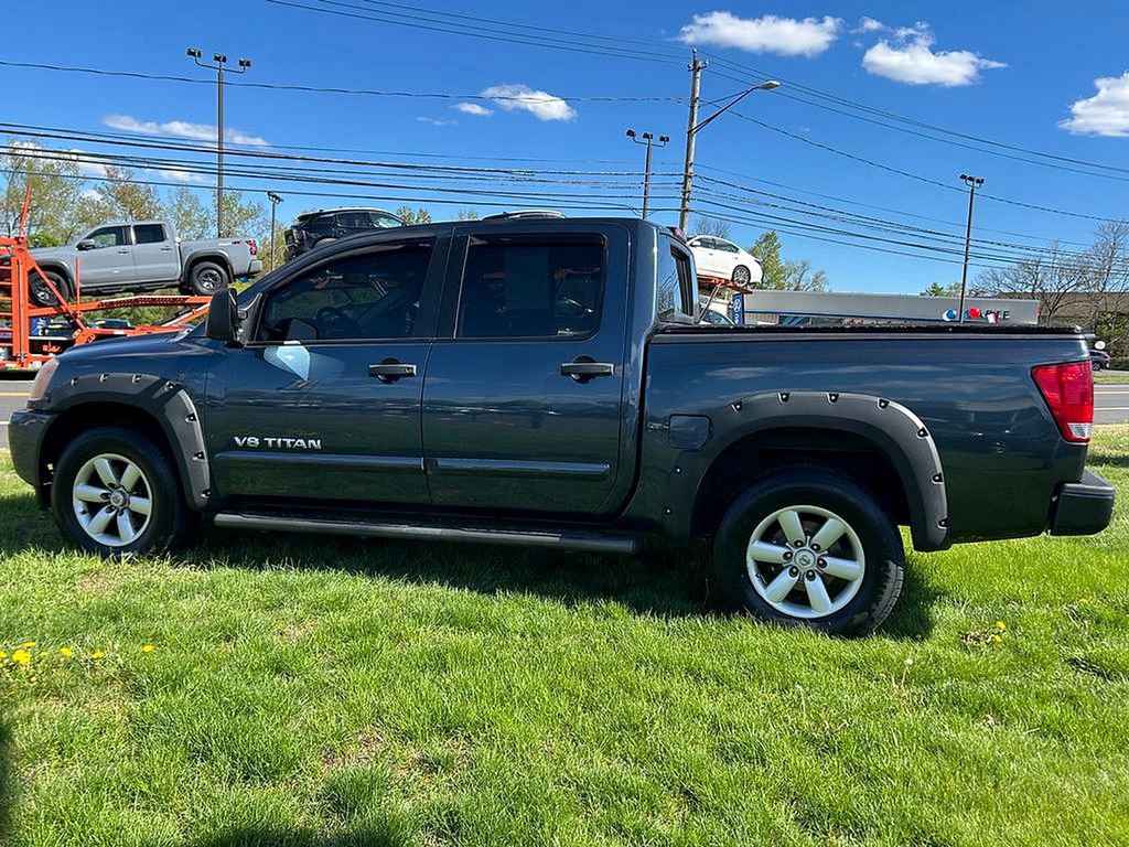 Used 2014 Nissan Titan SV w/ SV Premium Utility Package AWD/4WD image 9