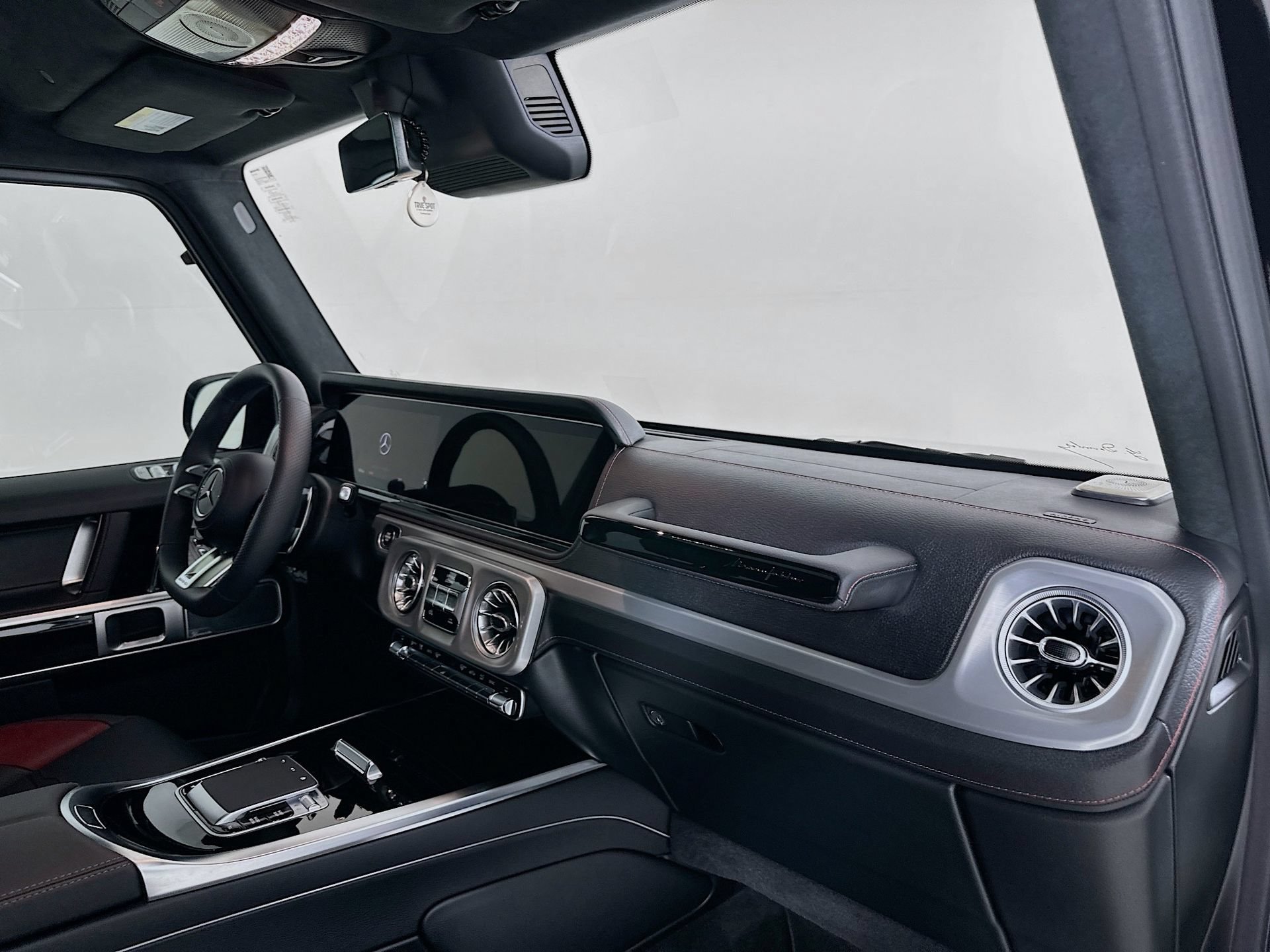 Certified 2025 Mercedes-Benz G 63 AMG 4MATIC image 32
