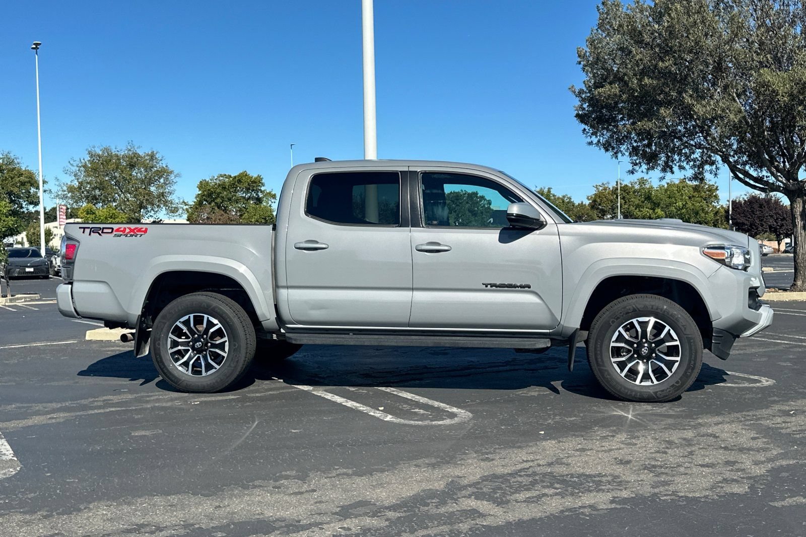 Used 2020 Toyota Tacoma TRD Sport w/ TRD Premium Sport Package AWD/4WD image 3