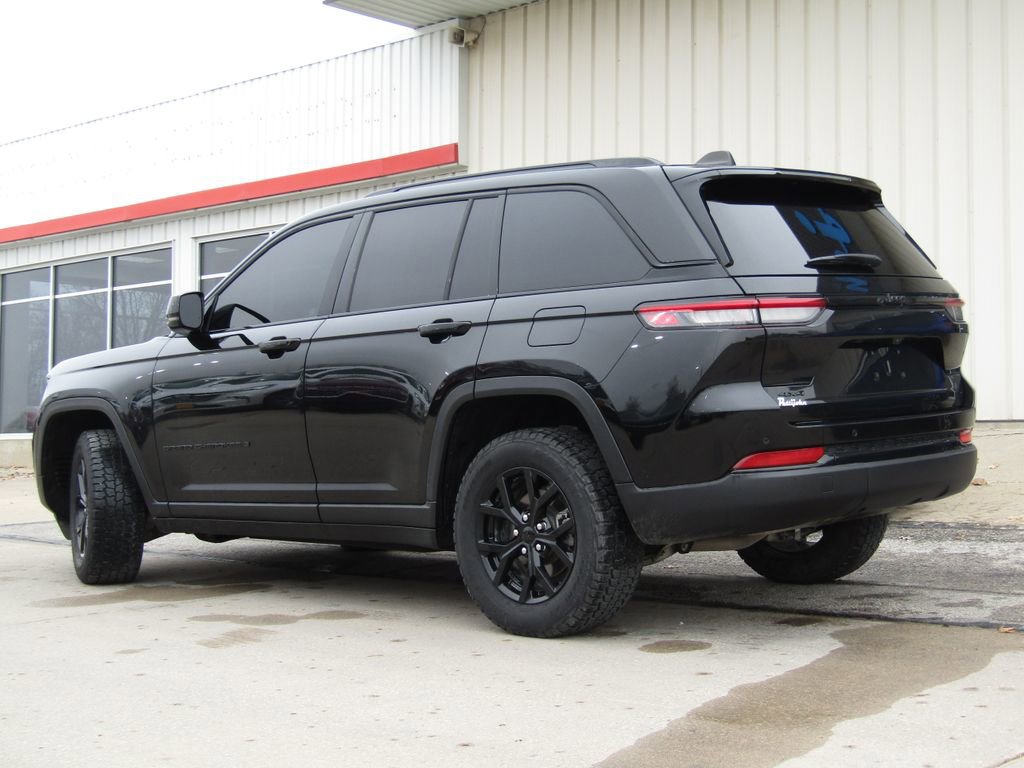 Used 2024 Jeep Grand Cherokee Altitude image 10