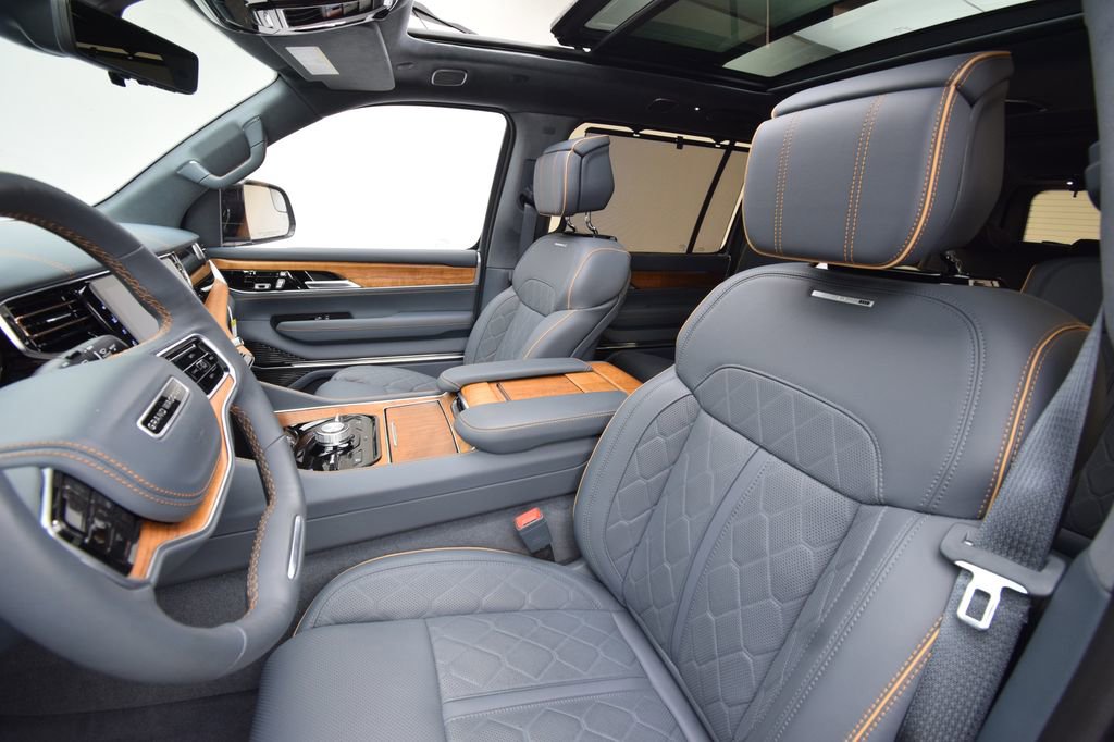 New 2024 Jeep Grand Wagoneer Series III AWD/4WD image 39