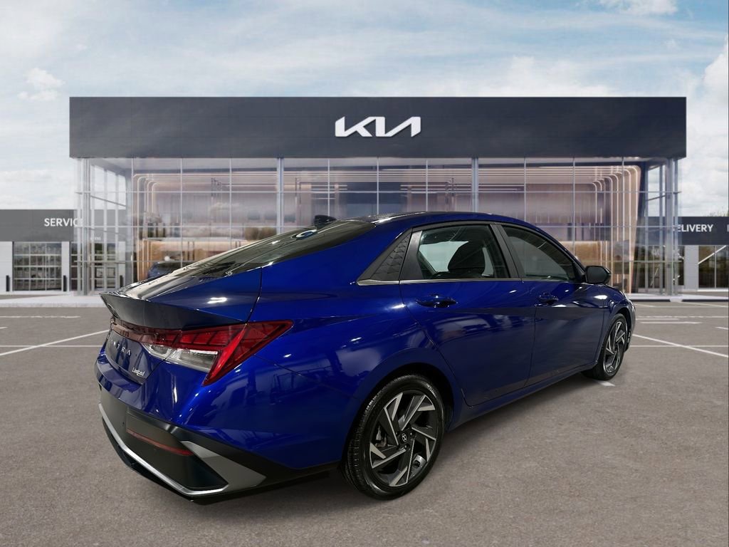 Used 2024 Hyundai Elantra Limited image 8