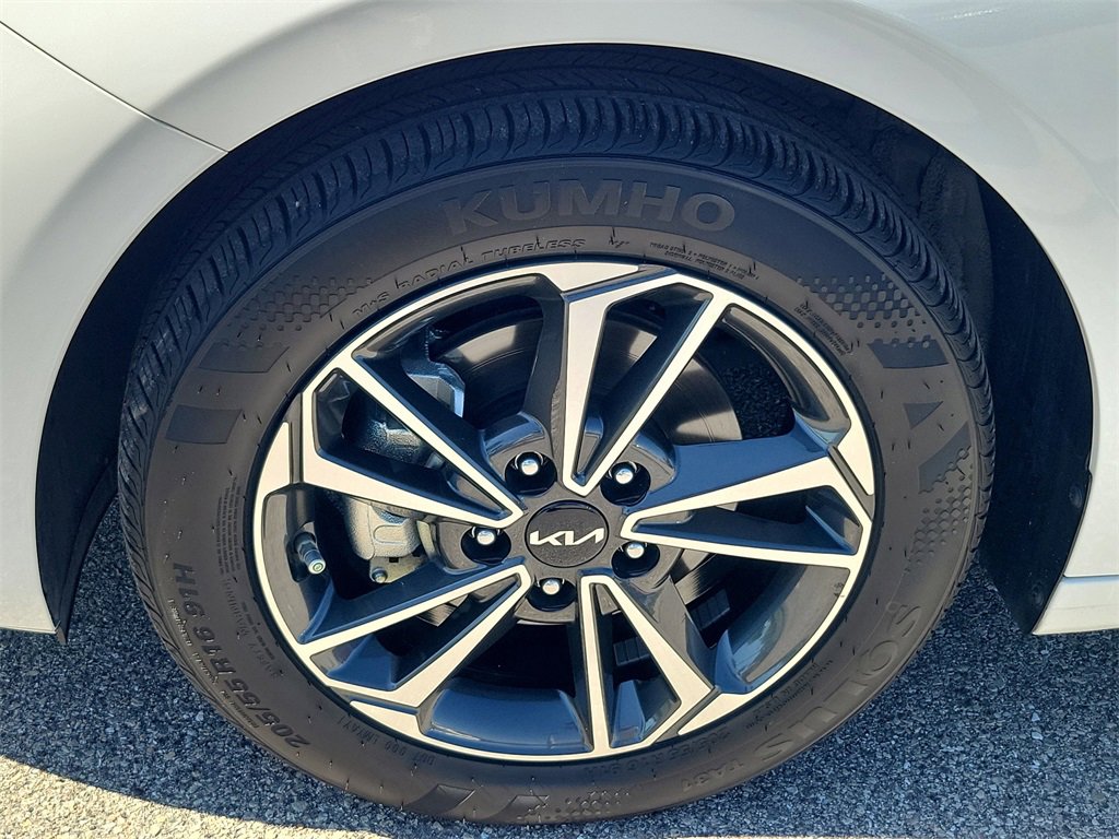 Used 2023 Kia Forte LXS w/ LXS Technology Package image 11