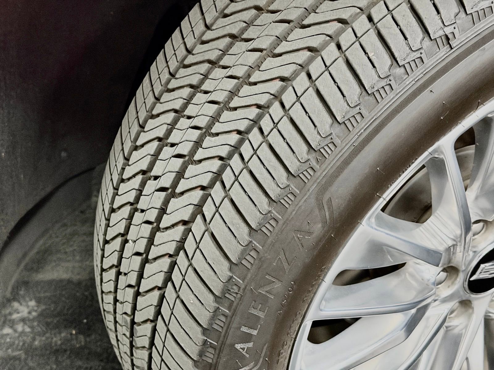 Used 2025 Cadillac Escalade ESV Premium Luxury image 17