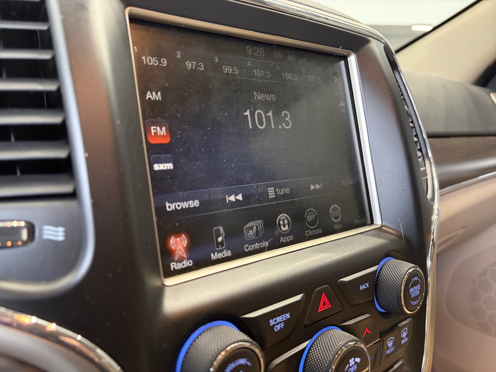 Used 2015 Jeep Grand Cherokee Limited AWD/4WD image 23