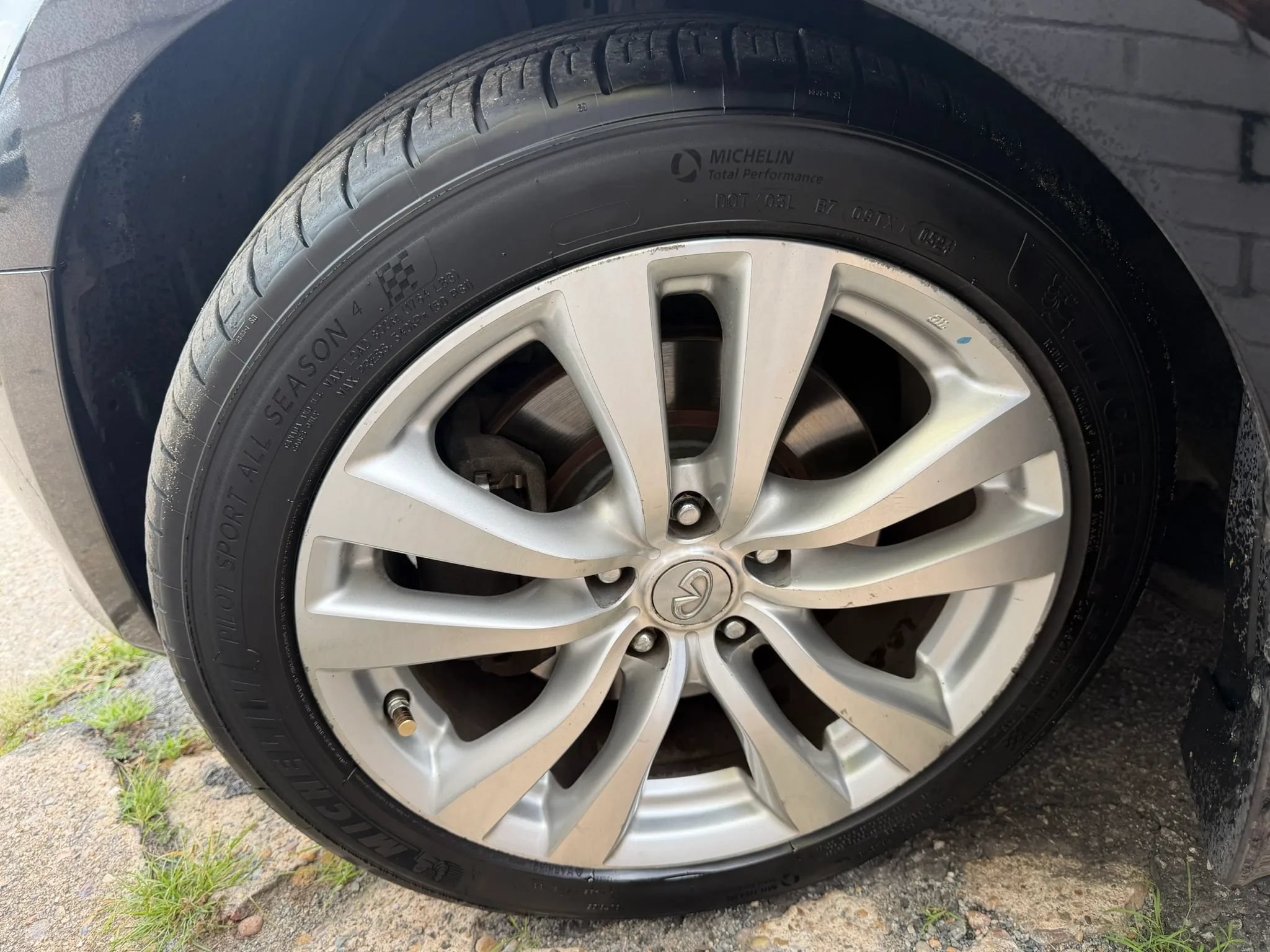 Used 2010 INFINITI M35 w/ Technology Pkg RWD image 25