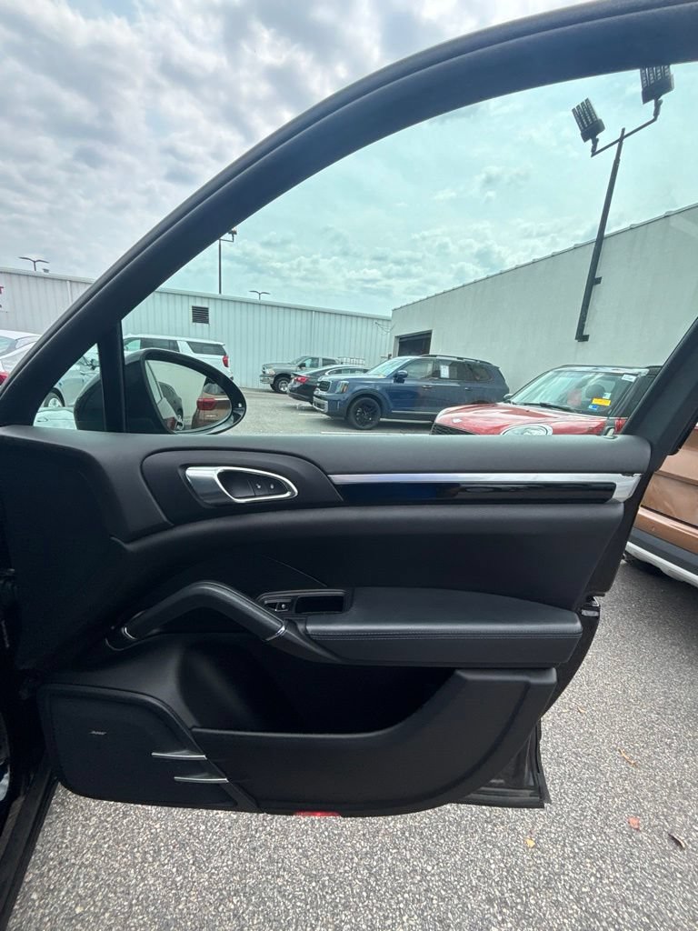 Used 2018 Porsche Cayenne Platinum Edition AWD/4WD image 22