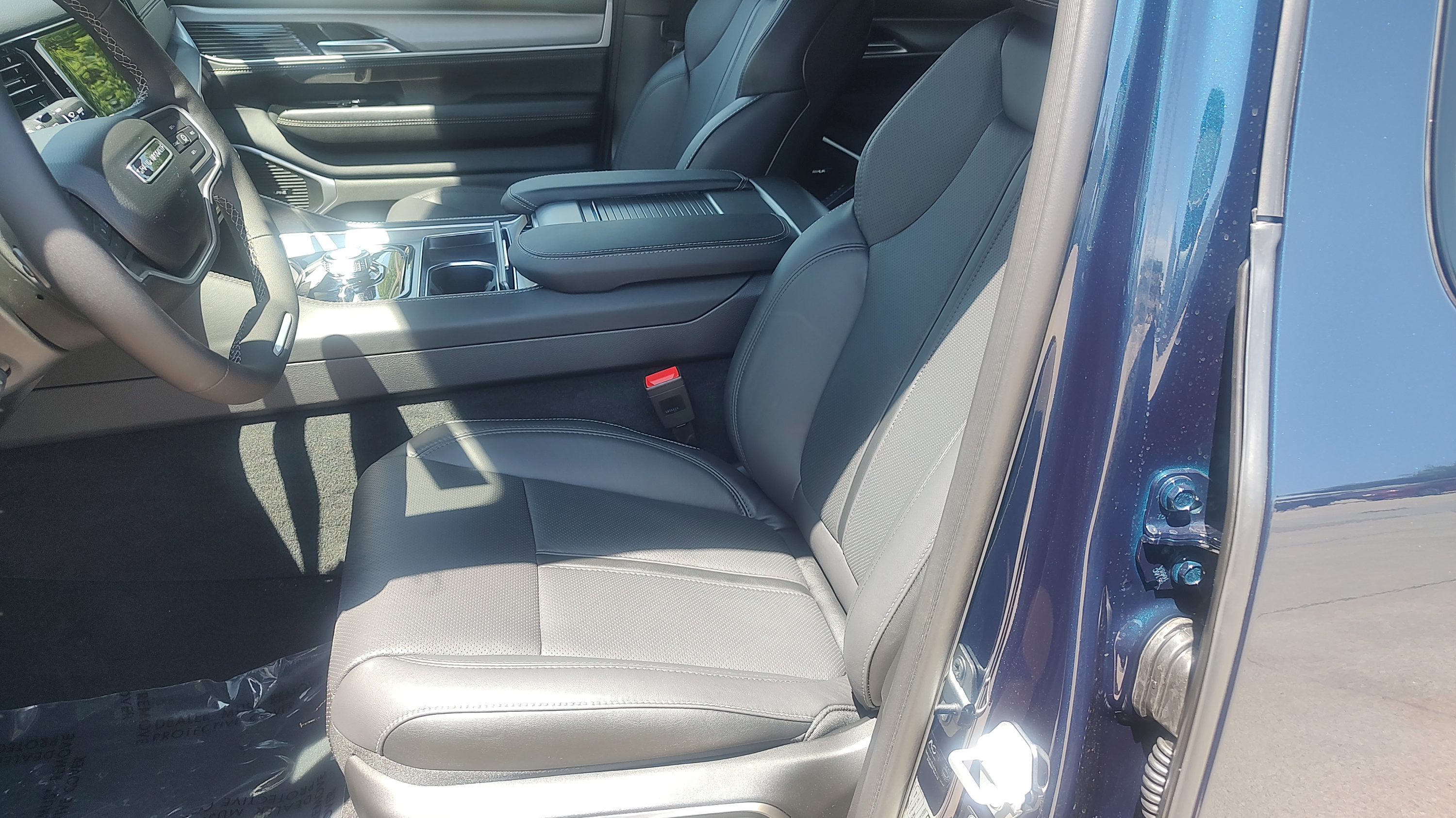 New 2026 Jeep Grand Wagoneer L Limited w/ Convenience Group I AWD/4WD image 10