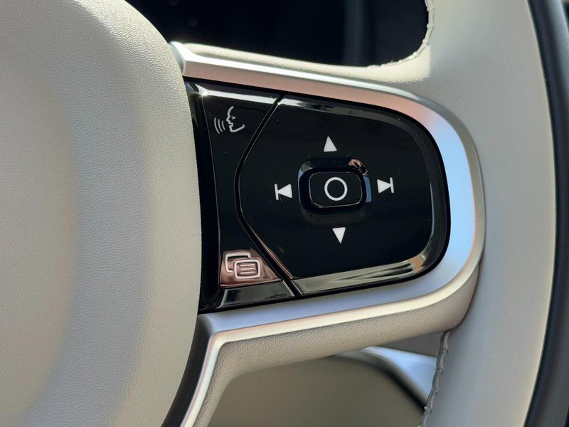New 2026 Volvo XC90 T8 Ultra w/ Protection Package Premier AWD/4WD image 12