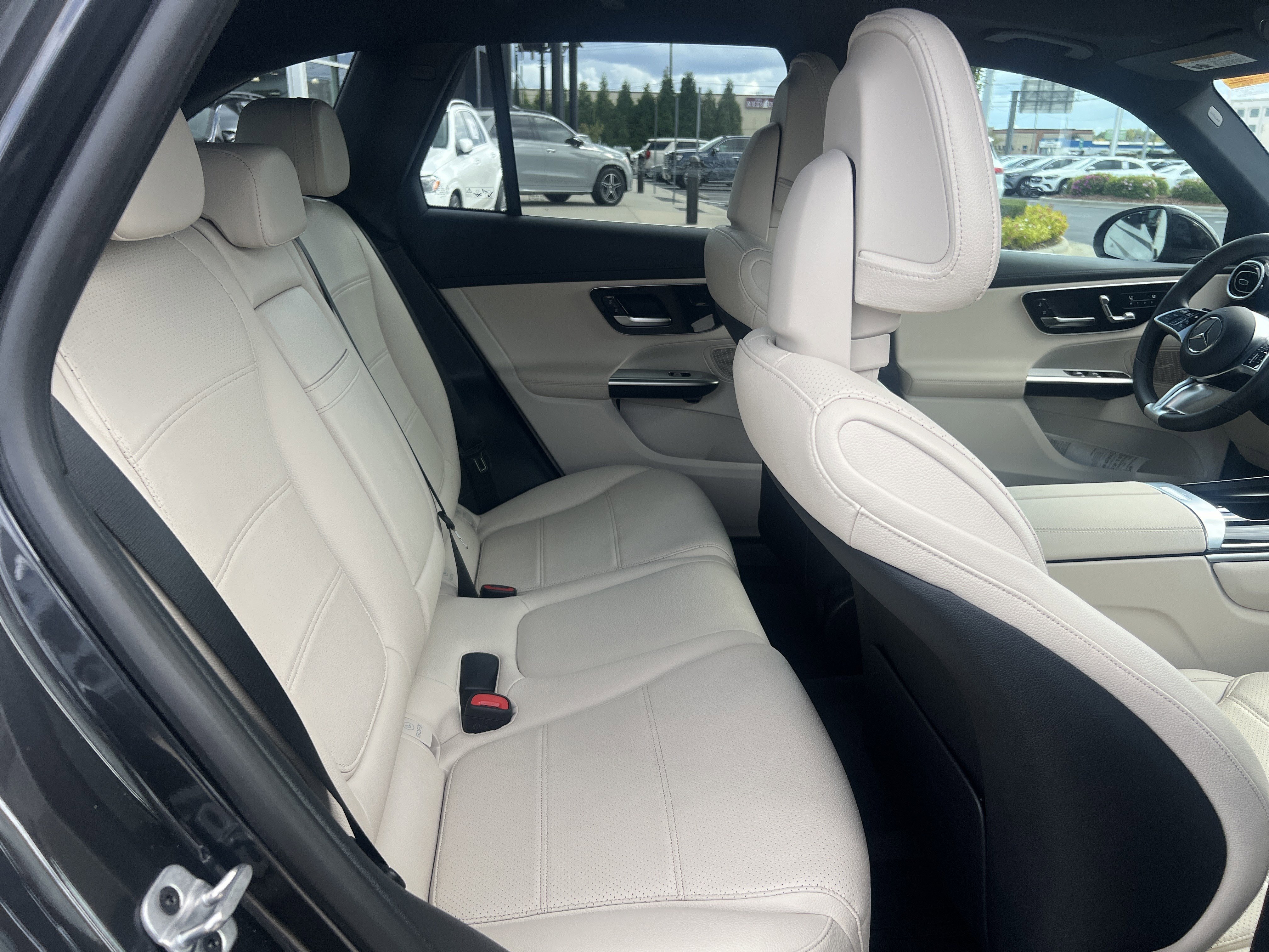 Certified 2024 Mercedes-Benz GLC 300 4MATIC image 33