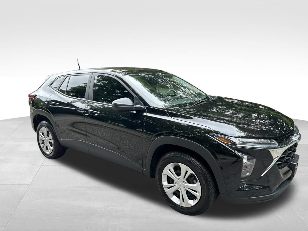 Used 2024 Chevrolet Trax LS w/ Driver Confidence Package FWD image 8