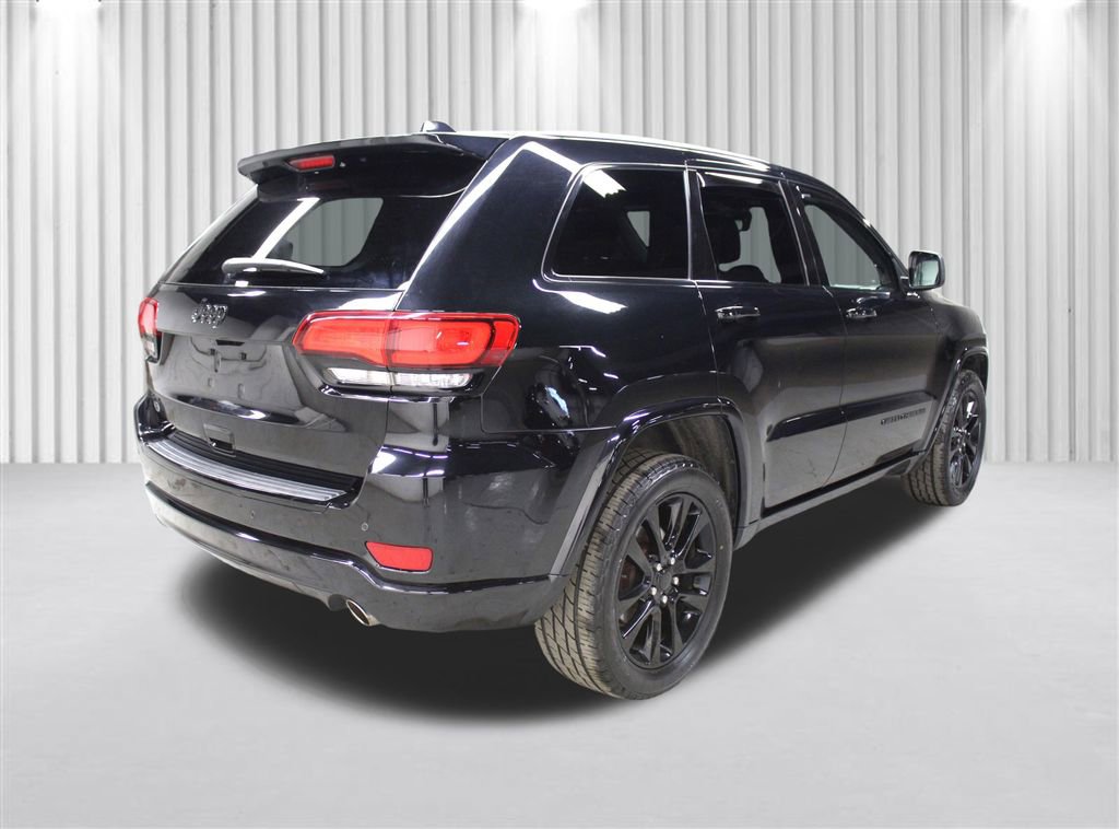 Used 2018 Jeep Grand Cherokee Altitude image 3