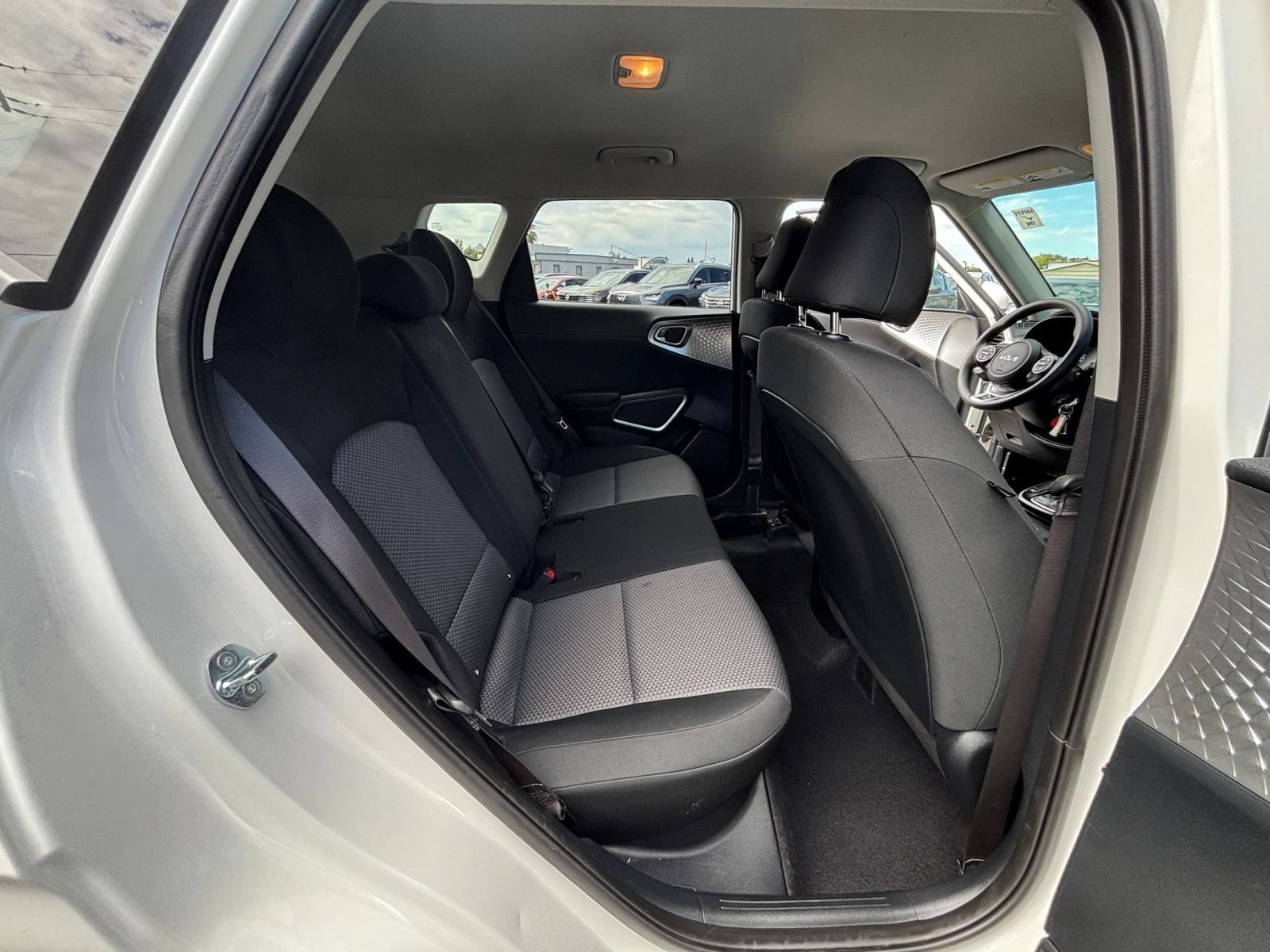 Used 2025 Kia Soul LX w/ LX Technology Package FWD image 23