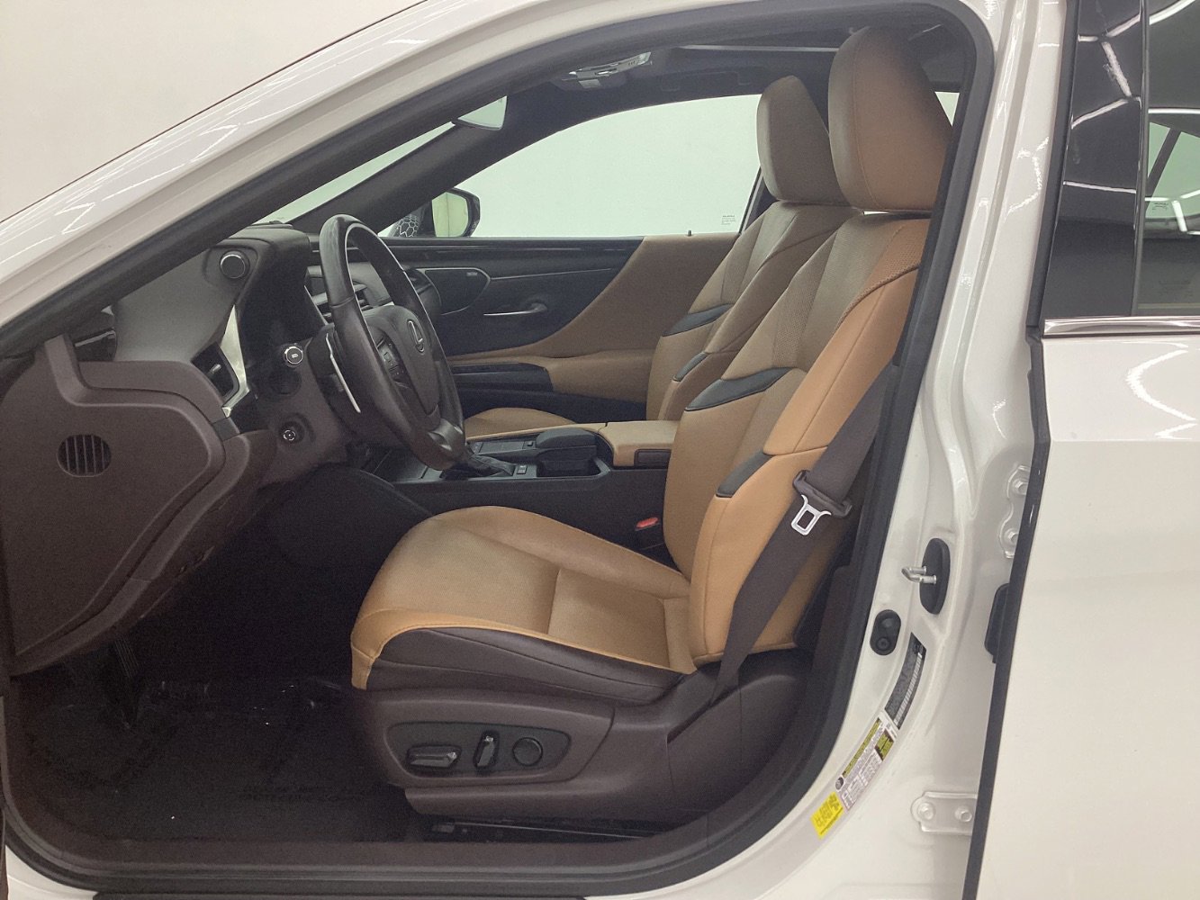 Used 2020 Lexus ES 300h w/ Premium Package image 14