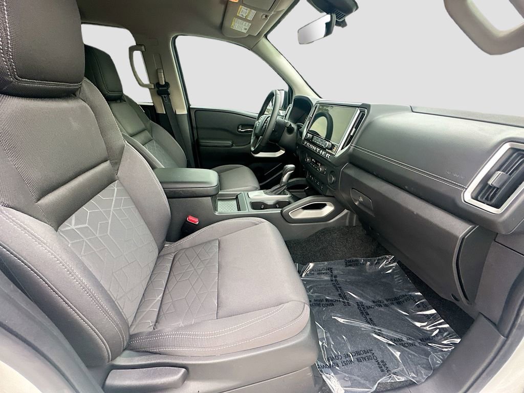 Used 2025 Nissan Frontier SV w/ SV Convenience Package RWD image 27