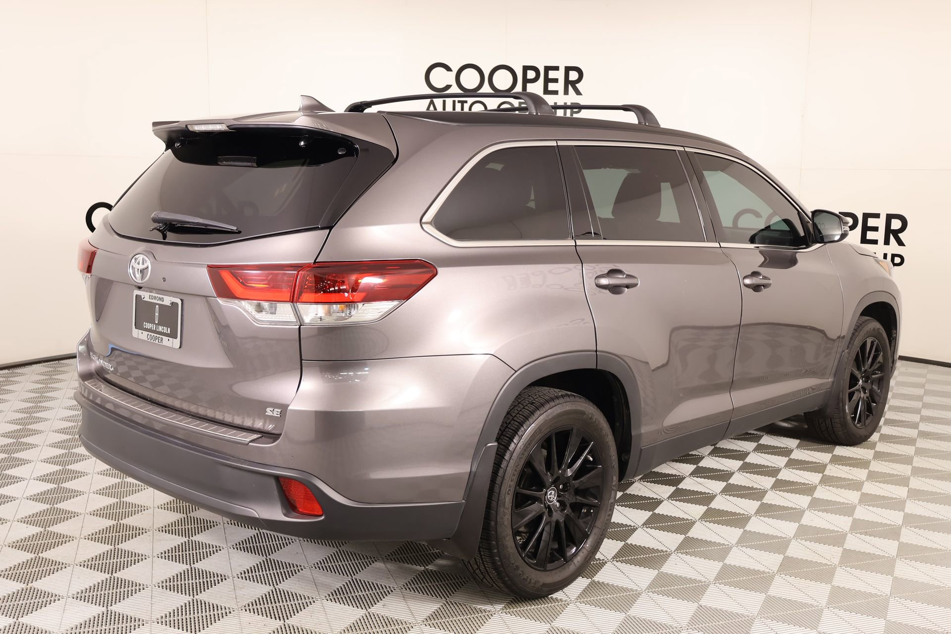 Used 2019 Toyota Highlander SE image 22