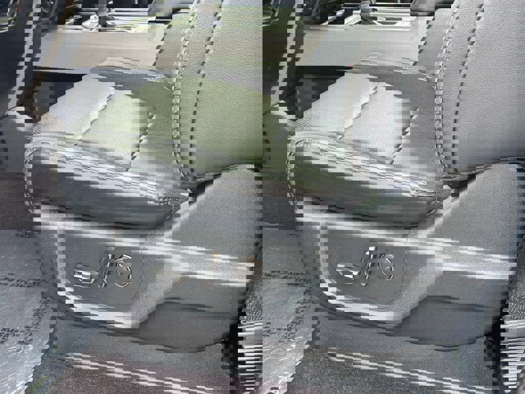 Used 2020 Ford F150 Raptor w/ Equipment Group 802A Luxury image 27