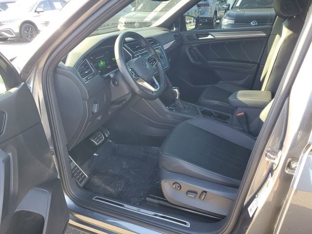 Certified 2023 Volkswagen Tiguan SE R-Line FWD image 13