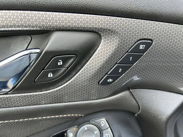 Used 2024 Chevrolet Traverse Premier w/ Redline Edition AWD/4WD image 12