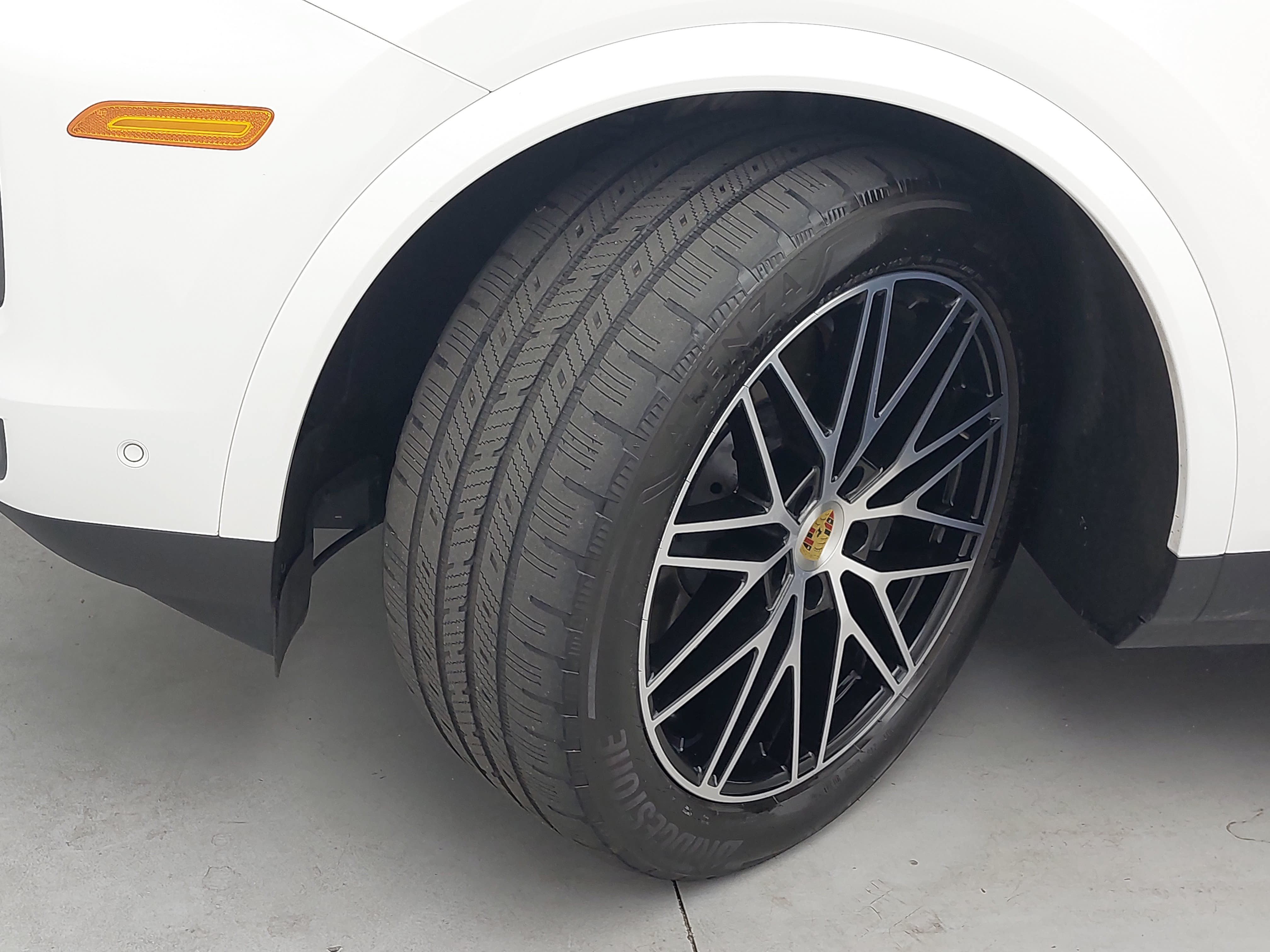 Certified 2024 Porsche Cayenne Coupe AWD/4WD image 35