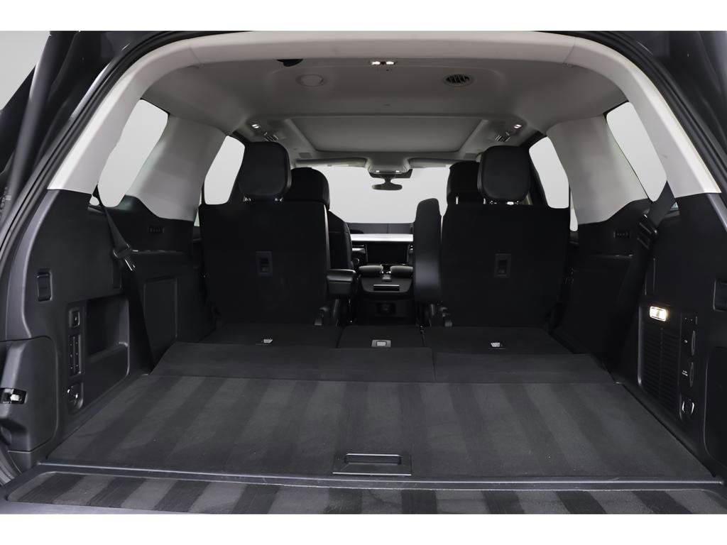 Used 2025 Lincoln Navigator Reserve image 33