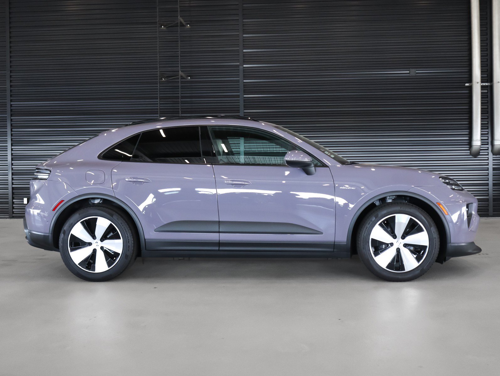 Certified 2025 Porsche Macan Electric RWD image 11