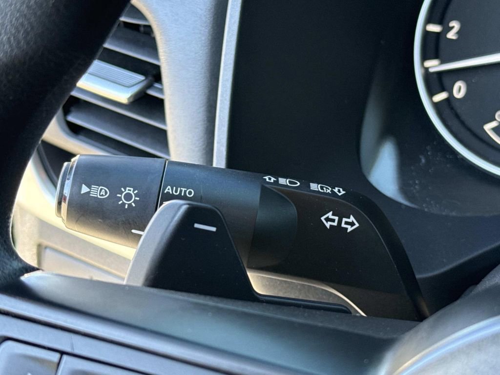 Used 2022 Nissan Rogue S image 39