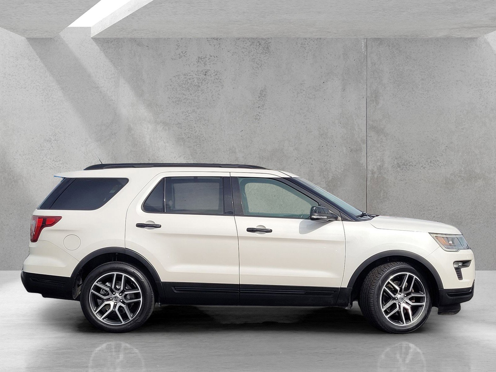 Used 2018 Ford Explorer Sport w/ Equipment Group 401A image 3