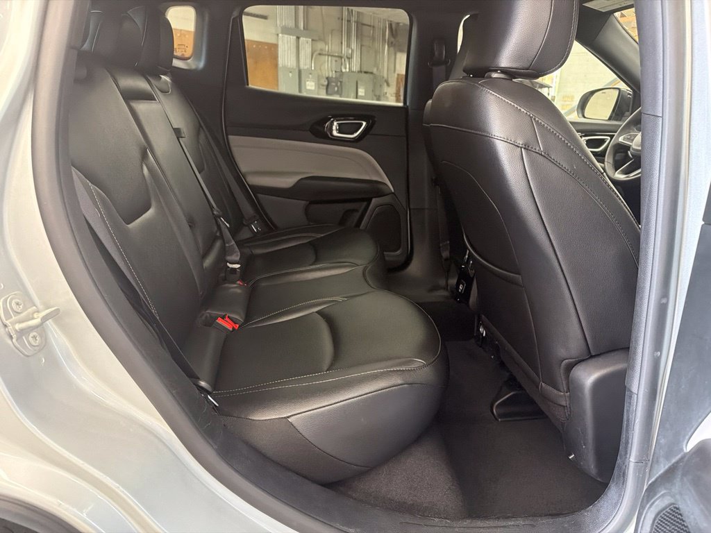 Used 2025 Jeep Compass Limited AWD/4WD image 14