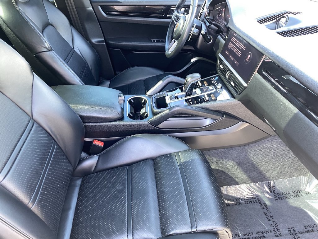 Used 2023 Porsche Cayenne w/ Premium Package AWD/4WD image 9