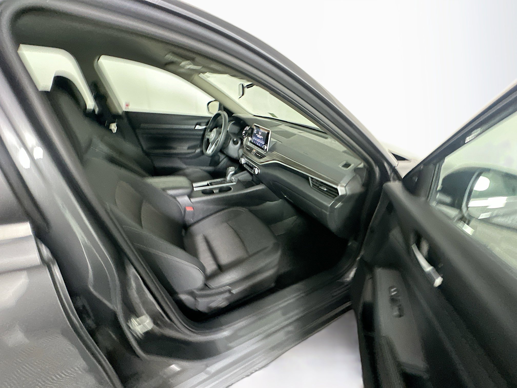 Used 2025 Nissan Altima 2.5 SV image 29