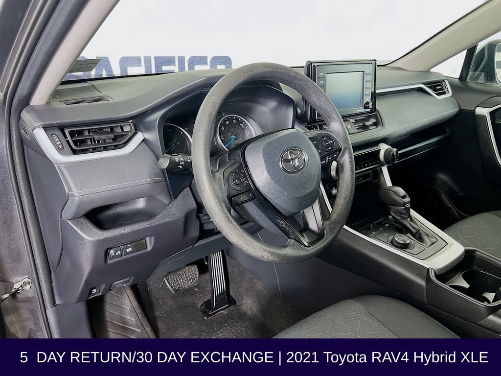 Used 2021 Toyota RAV4 XLE AWD/4WD image 11