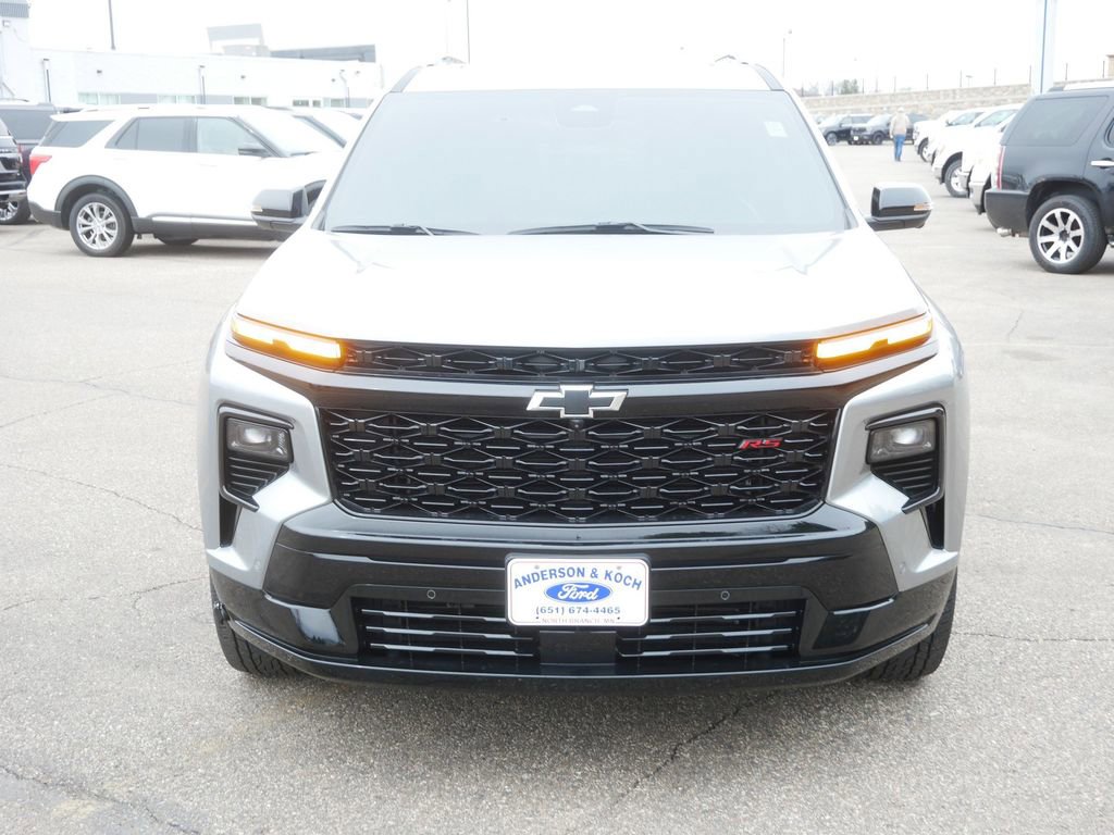 Used 2024 Chevrolet Traverse RS image 2