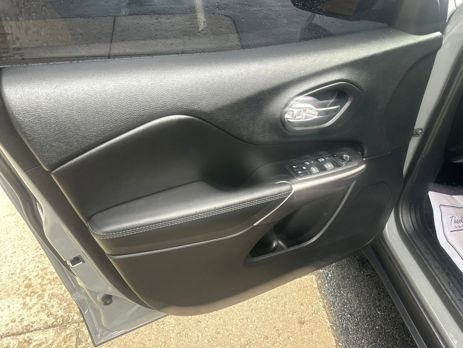 Used 2020 Jeep Cherokee Latitude Plus w/ Cold Weather Group AWD/4WD image 20