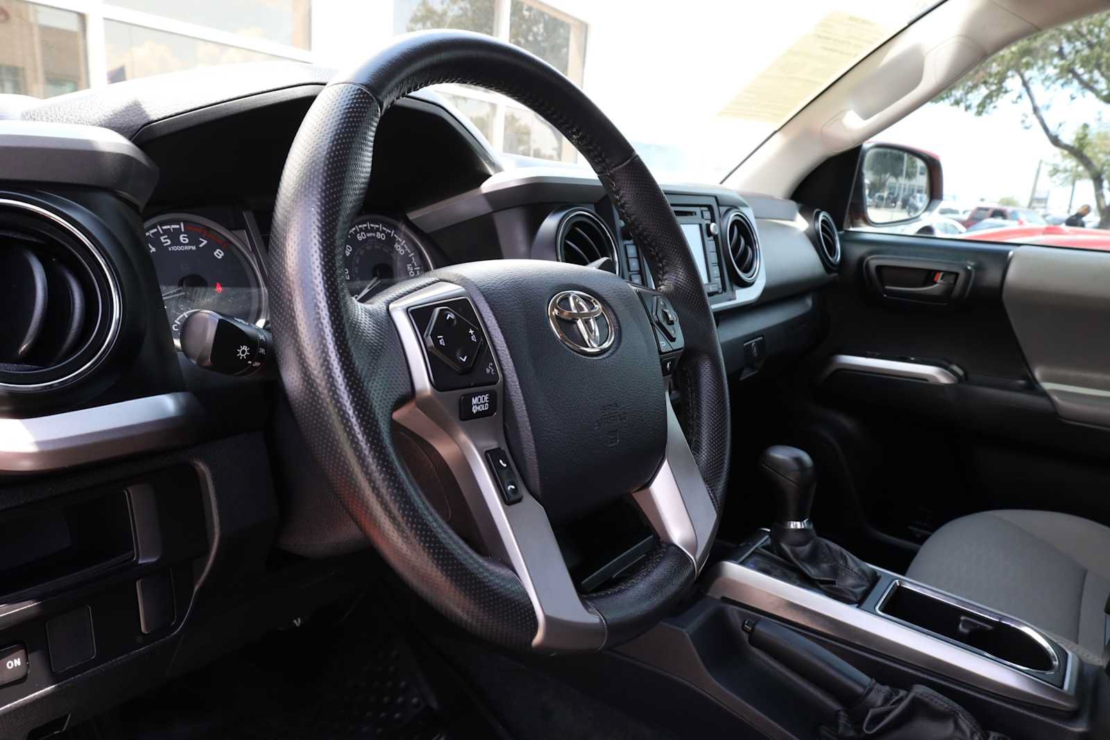 Used 2017 Toyota Tacoma SR5 RWD image 16