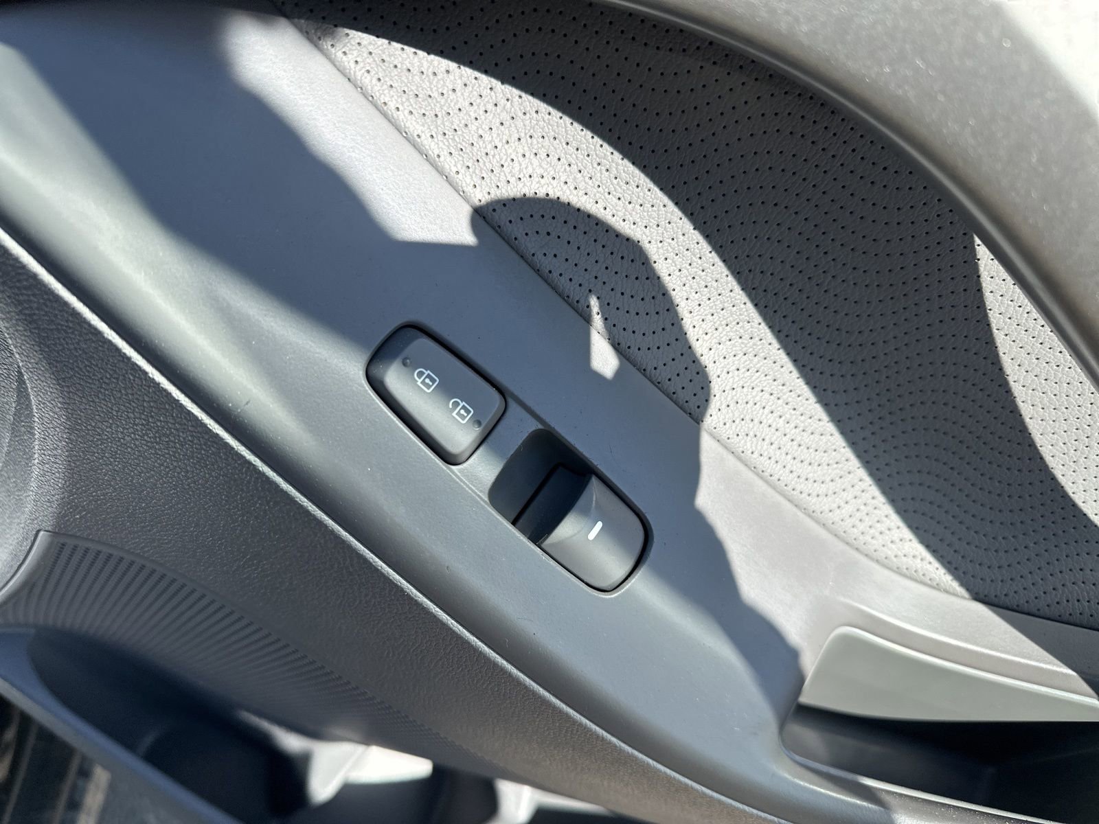 Used 2013 Hyundai Elantra Limited w/ Technology Pkg FWD image 36