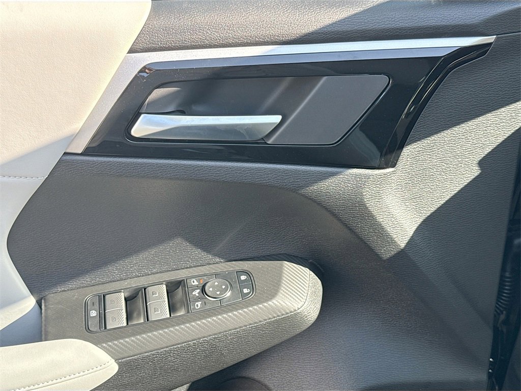 New 2025 Mitsubishi Outlander SE image 18